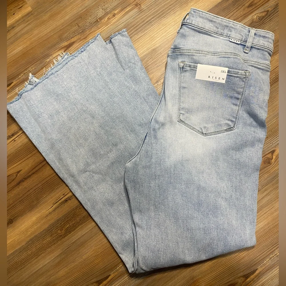 4/$16 Risen Jeans - Picture 1 of 13